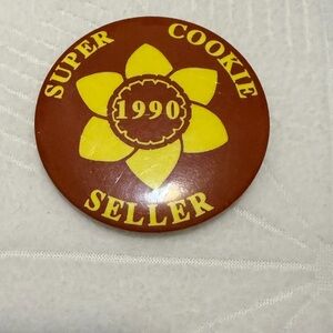 Vintage Cookie Seller Button - Brown and Yellow girl guides of Canada brownies